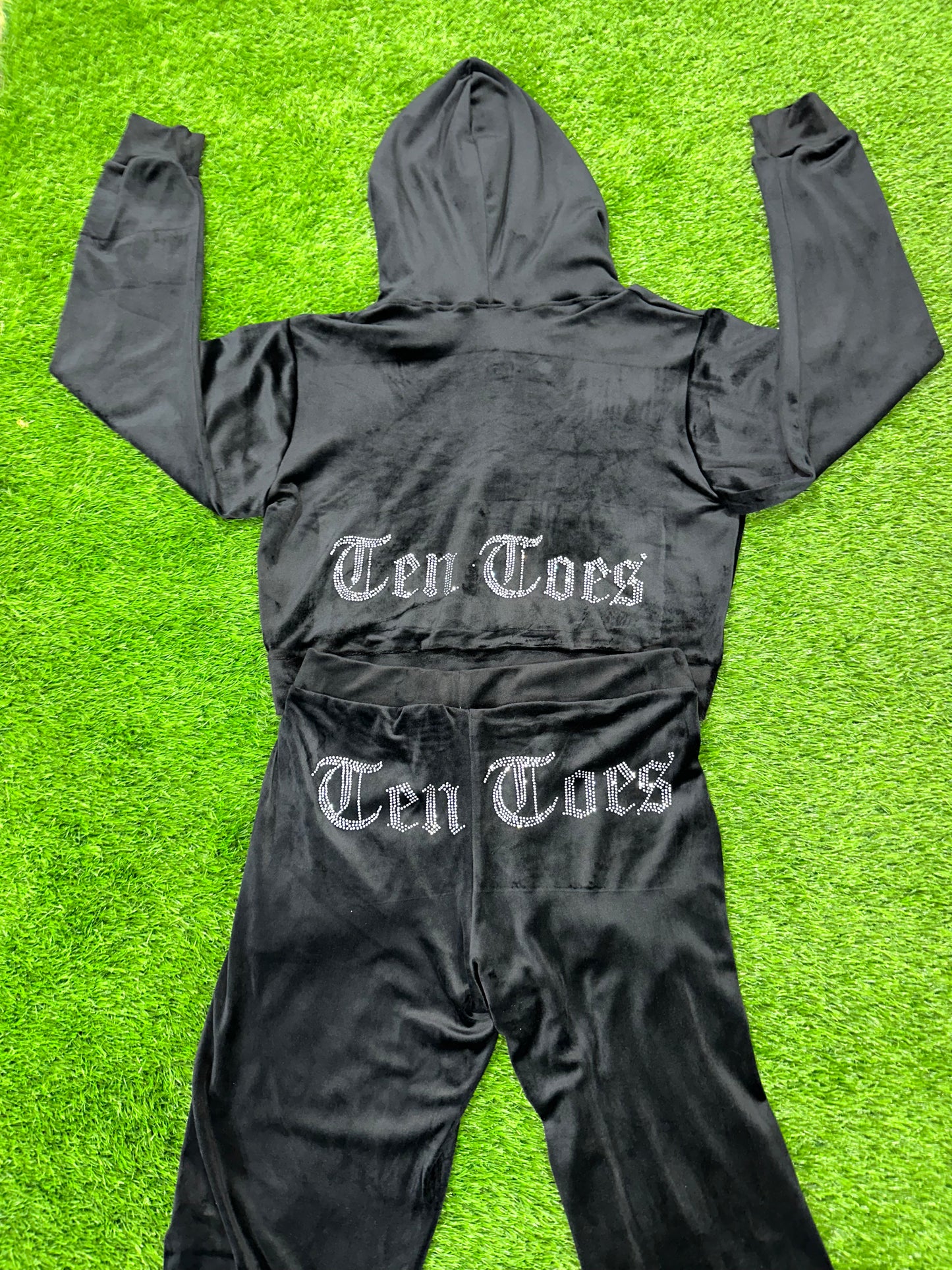 Ten Toes Crop Velour Set (Women's)