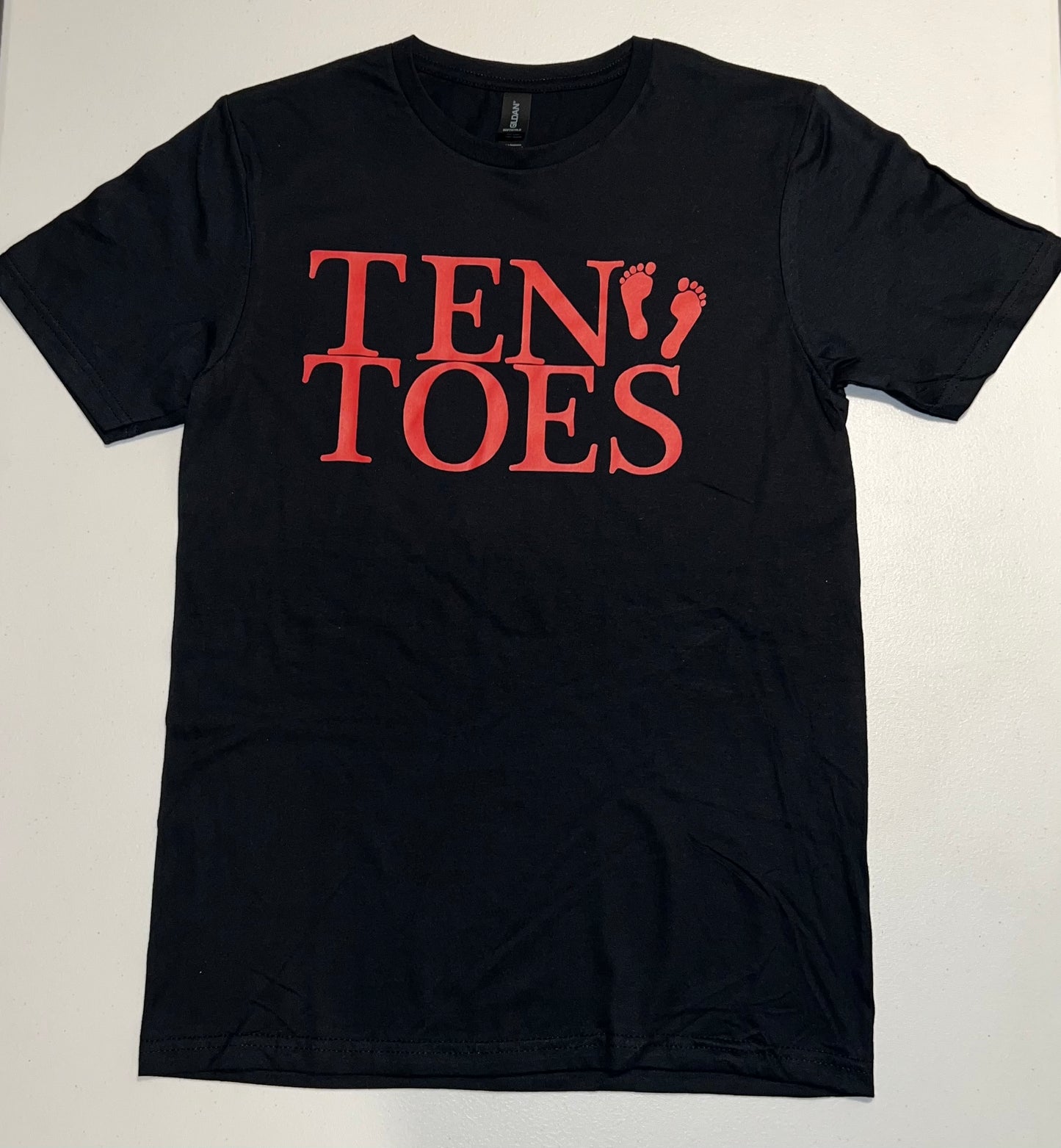 Ten Toes Black/Red Tee