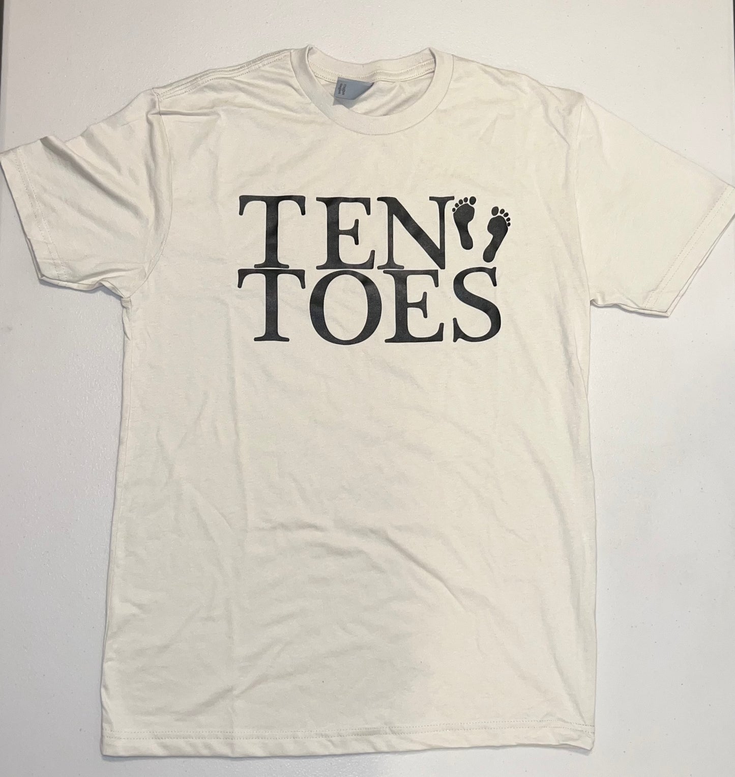 Ten Toes Cream/Black Tee